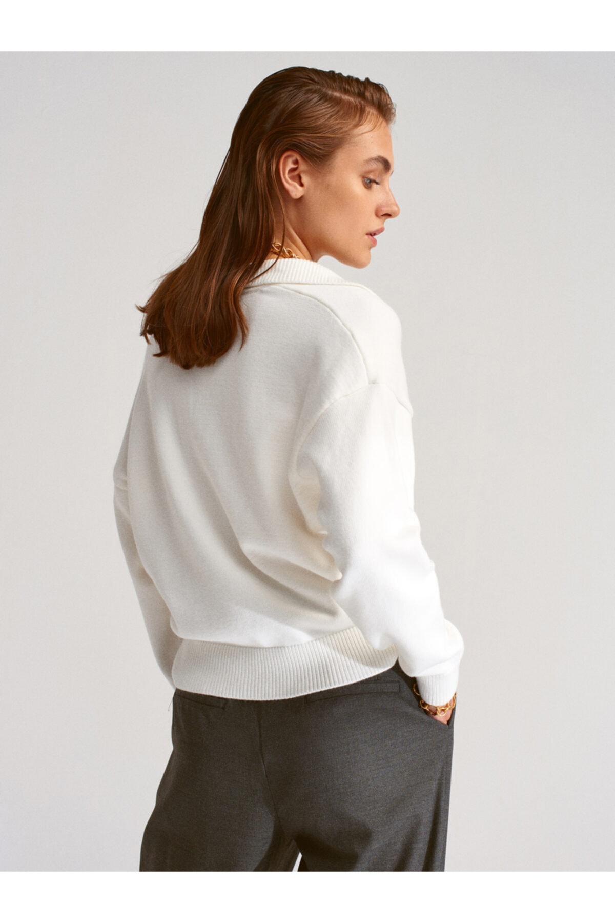 Genel Markalar  Kadın Ekru Polo Yaka Salaş Triko Kazak - Görsel 4