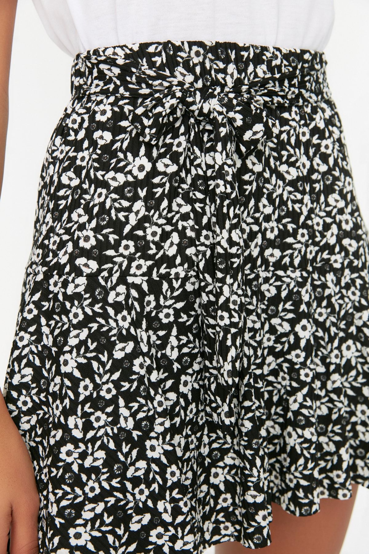 Kolekcia Trendyol-Mini pletené šortky s viacfarebnou potlačou s vysokým pásom TWOSS21SR0621 4