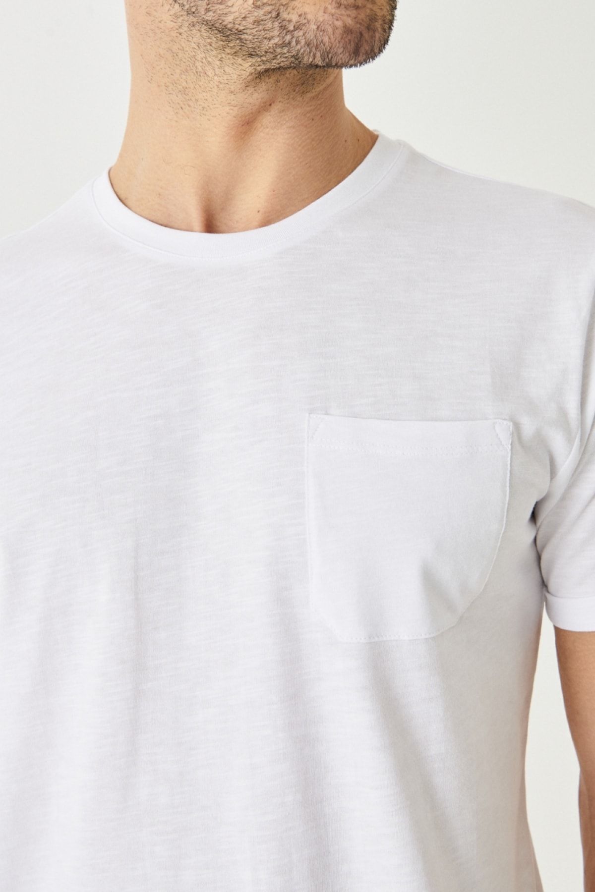 AC&Co / Altınyıldız Classics-Pánské bílé tričko úzkého střihu Slim Fit, 100% bavlna, tričko s kapsami u krku 3
