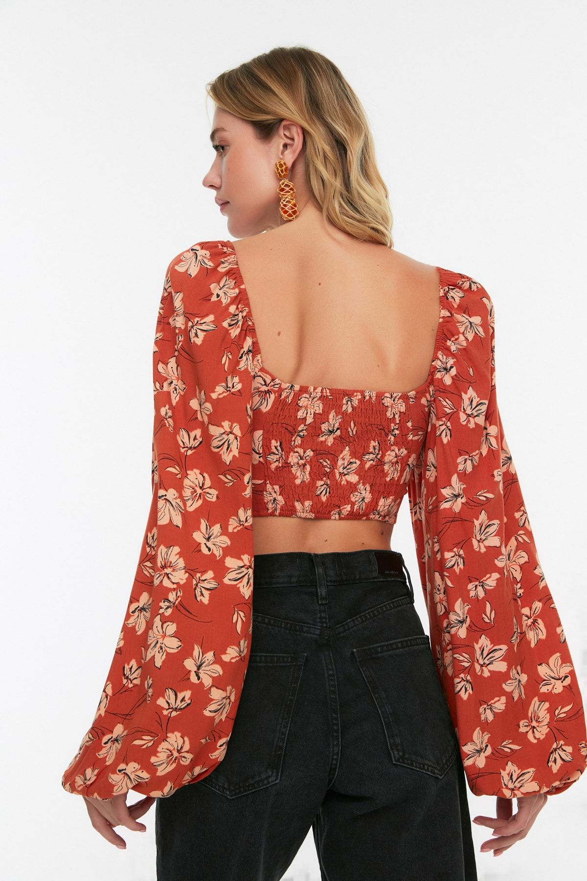 Trendyol Collection-Virágmintás Crop szőtt buborék ujjú strandblúz TBESS21BZ0749 5