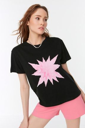 Siyah Baskılı Semi-Fitted Örme T-Shirt TWOSS22TS1168