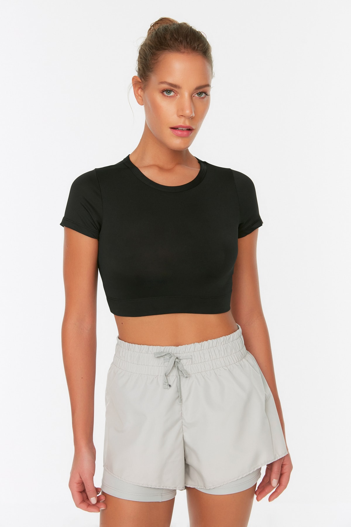 Trendyolmilla  Gri Paraşüt Kumaş 2 Katmanlı İçi Şortlu Örme Spor Şort TWOAW21SR0012 - Görsel 4