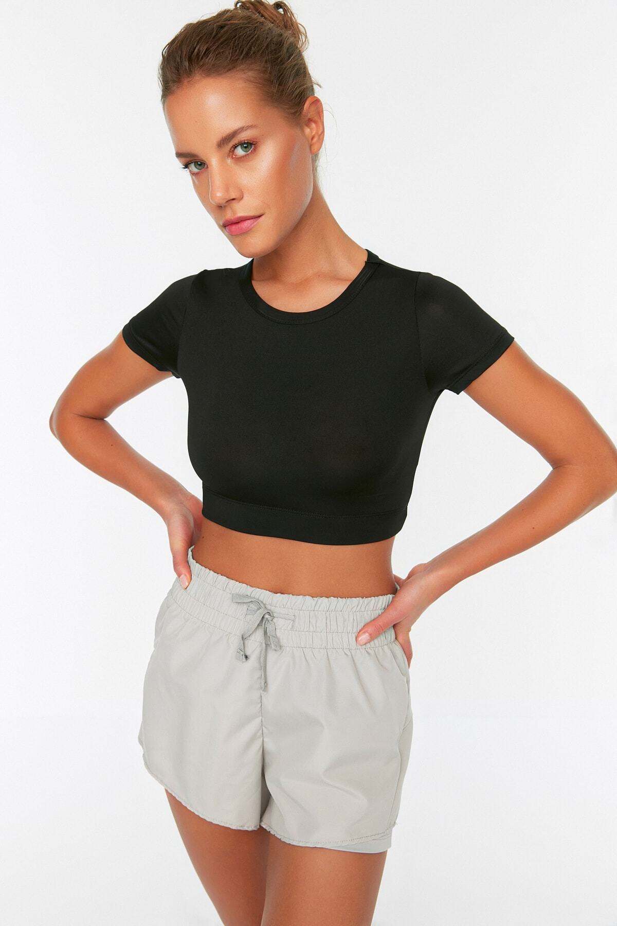 Trendyolmilla  Gri Paraşüt Kumaş 2 Katmanlı İçi Şortlu Örme Spor Şort TWOAW21SR0012 - Görsel 5