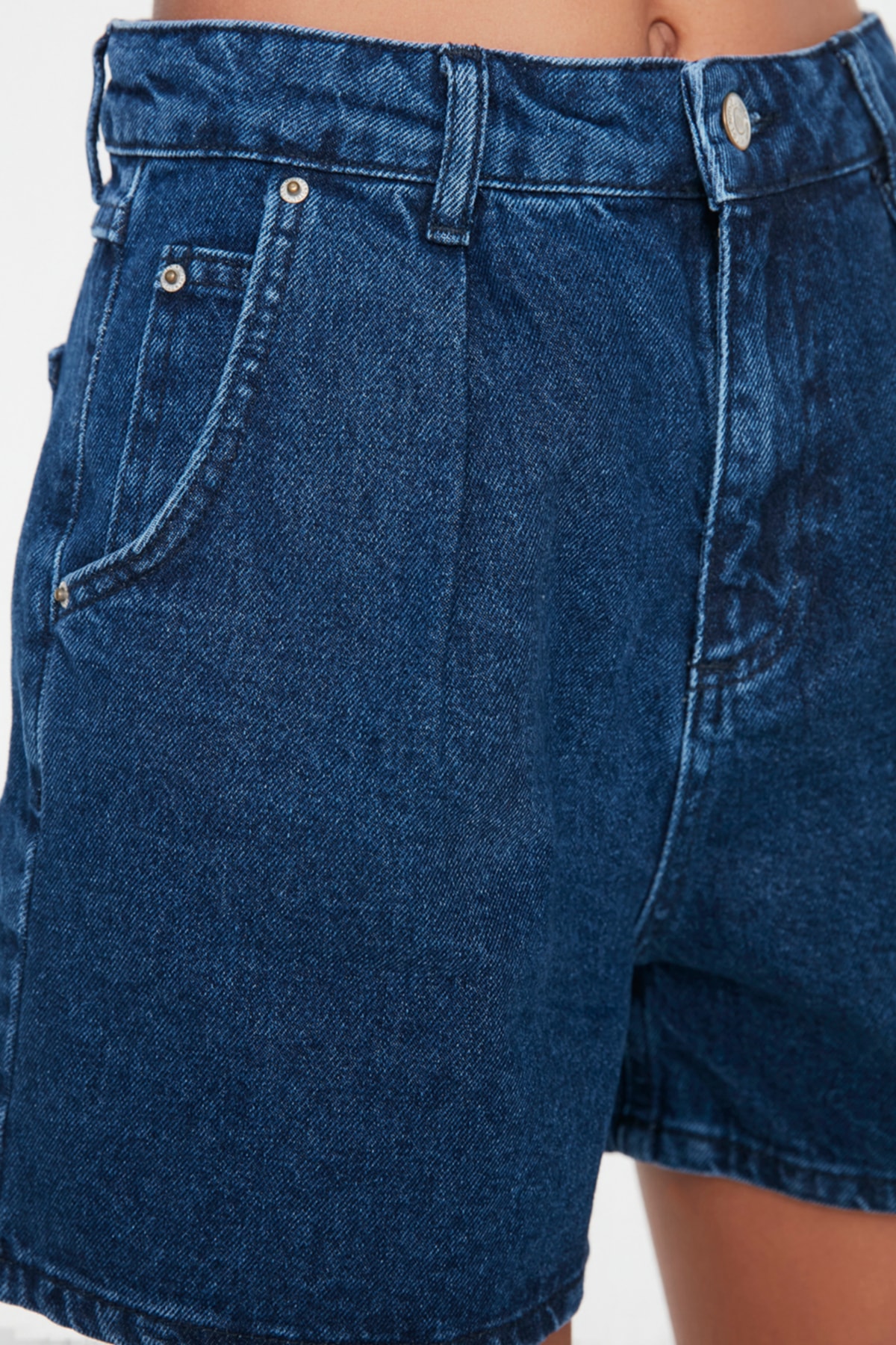 Trendyolmilla  Mavi More Sustainable Pileli Yüksek Bel City Boy Denim Şort TWOSS20SR0129 - Görsel 10