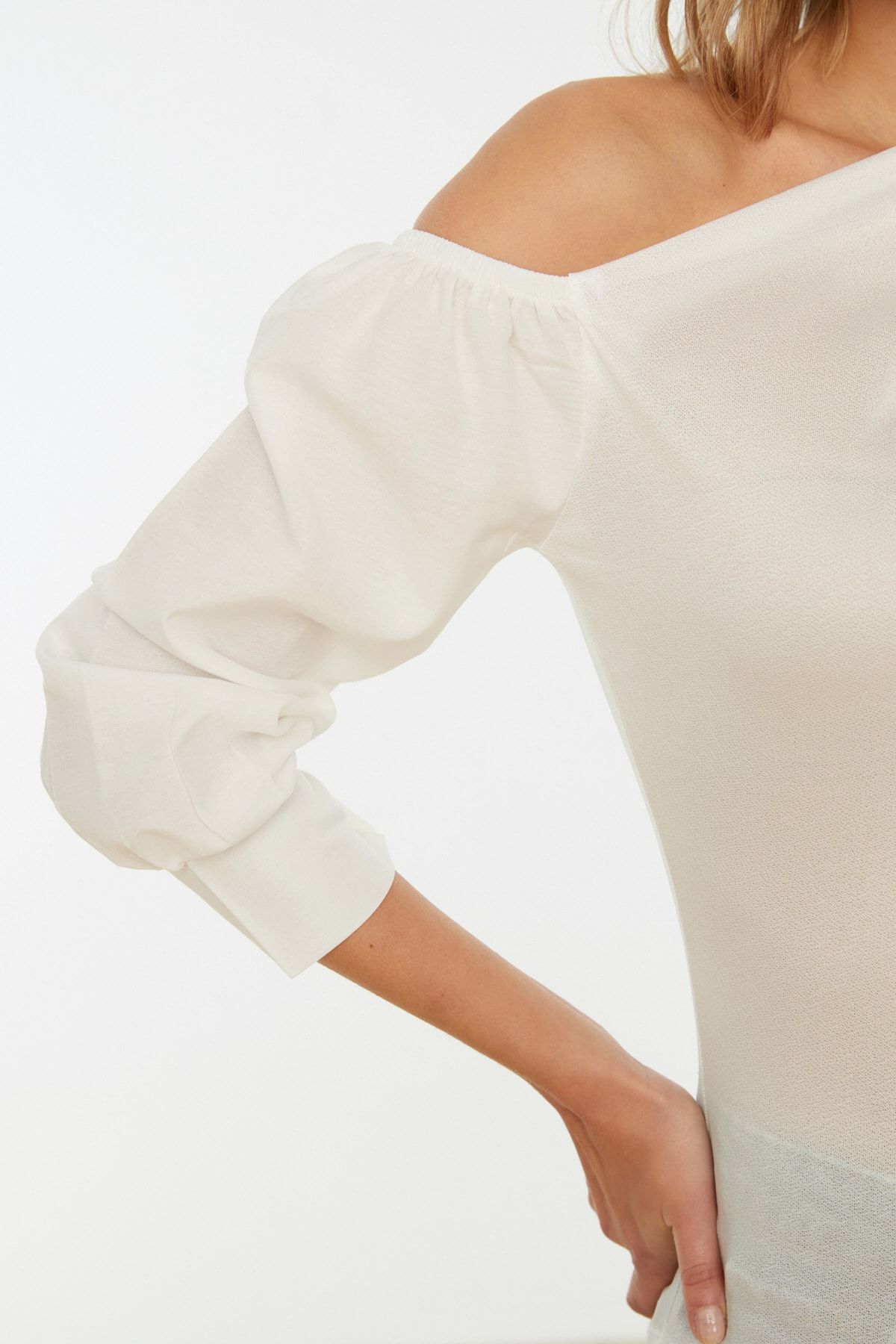 Trendyol Collection-Ecru One Shoulder Asymmetric Collar Crepe Πλεκτή Μπλούζα TWOSS21BZ0152 4