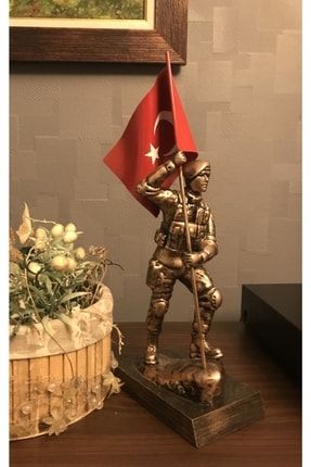 Bayrak Diken Asker Heykeli ZY003