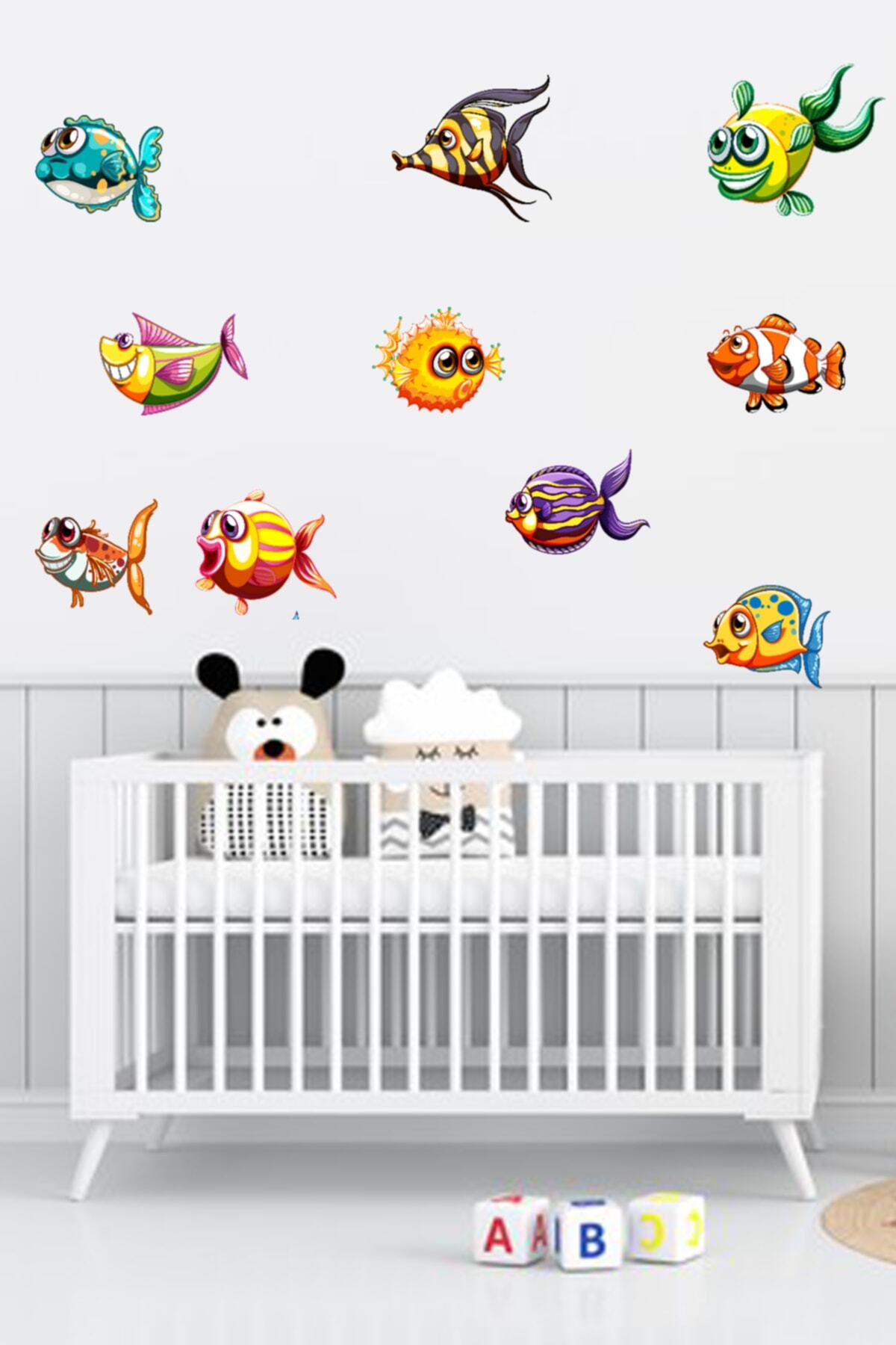 Şirin Balıklar Çocuk Odası Duvar Sticker 85x55 Cm