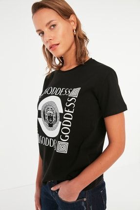 Siyah Baskılı Semi-Fitted Örme T-Shirt TWOSS22TS1415