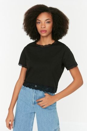 Siyah Dantel Şeritli Crop Örme T-Shirt TWOSS22TS1035