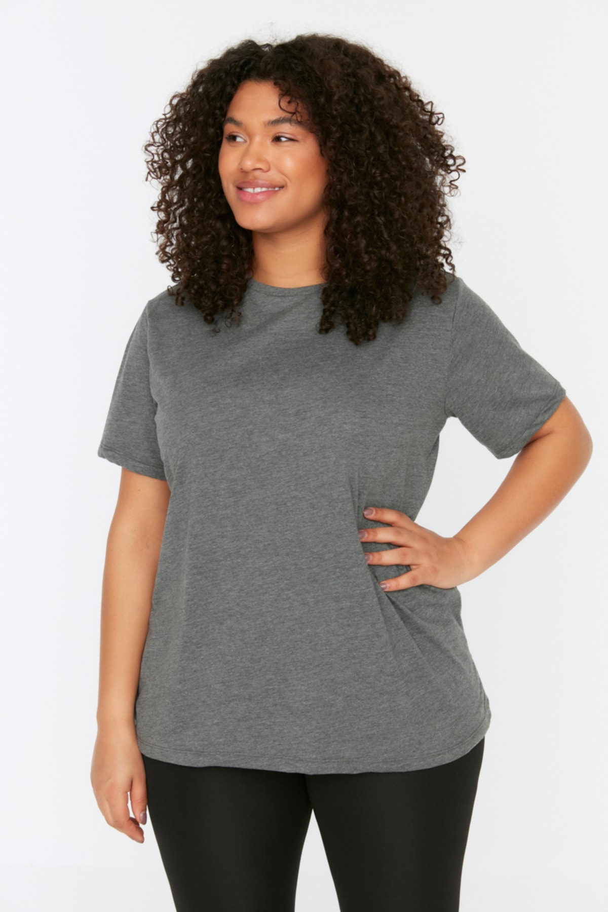 Trendyol Woman Maglietta Oversize In Cotone: Il Basico Girocollo Comodo E Largo Per Un Look Casual E Sportivo - 3