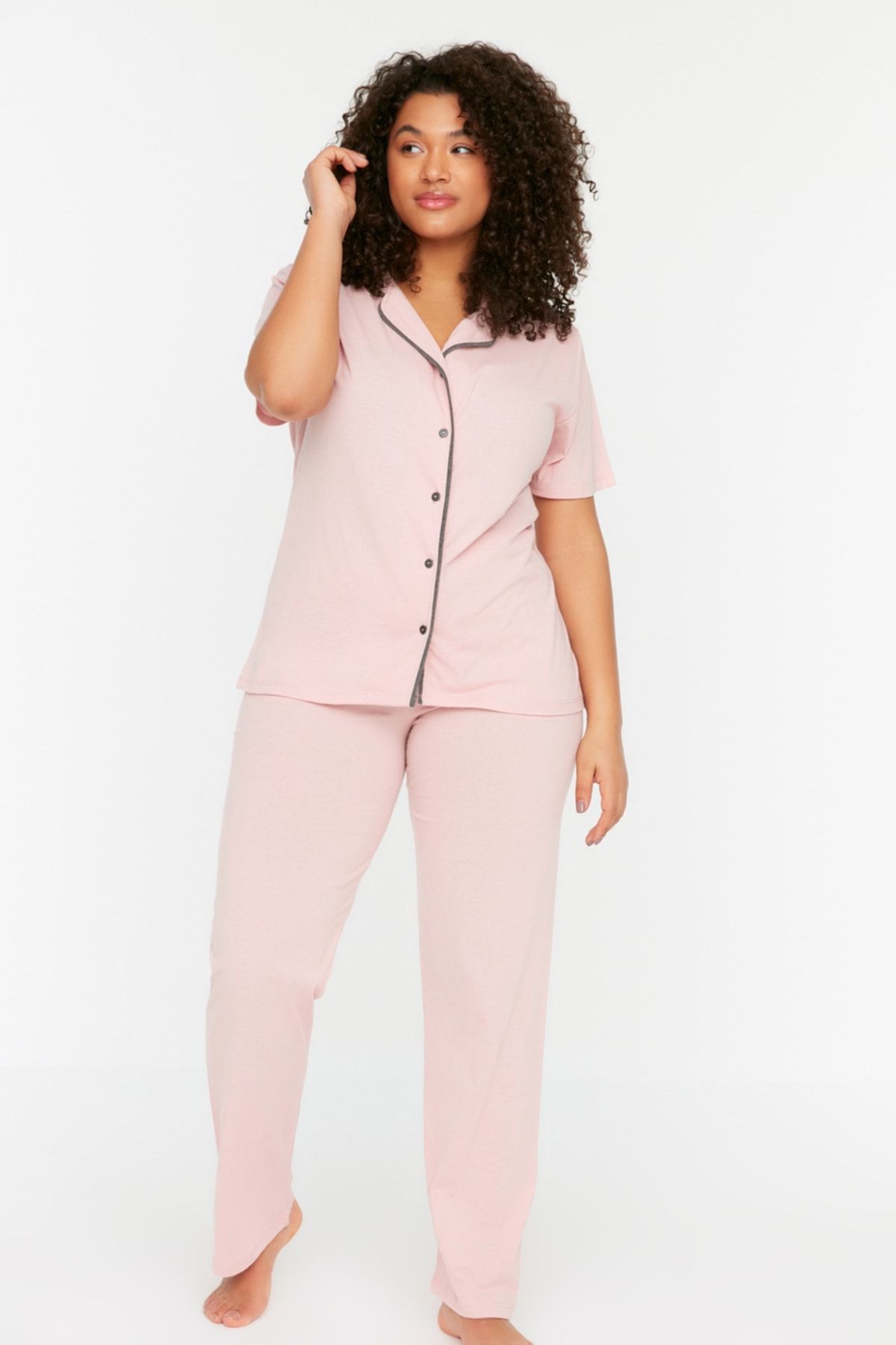 Trendyol Curve-Puderfarbenes Pyjama-Set mit Hemdkragen und Rippenmuster TBBSS22PT0220 4