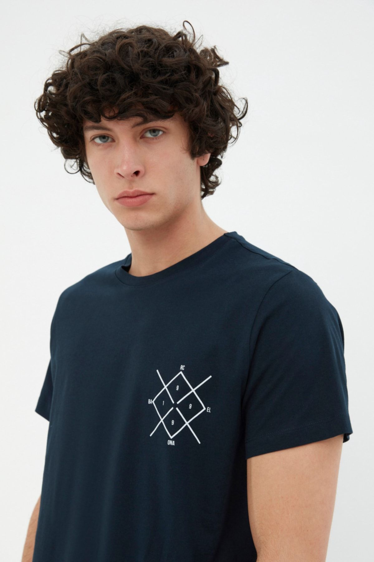 Trendyol Collection-Sötétkék normál/normál szabású logóval nyomtatott 100% pamut rövid ujjú póló TMNSS20TS0984 4