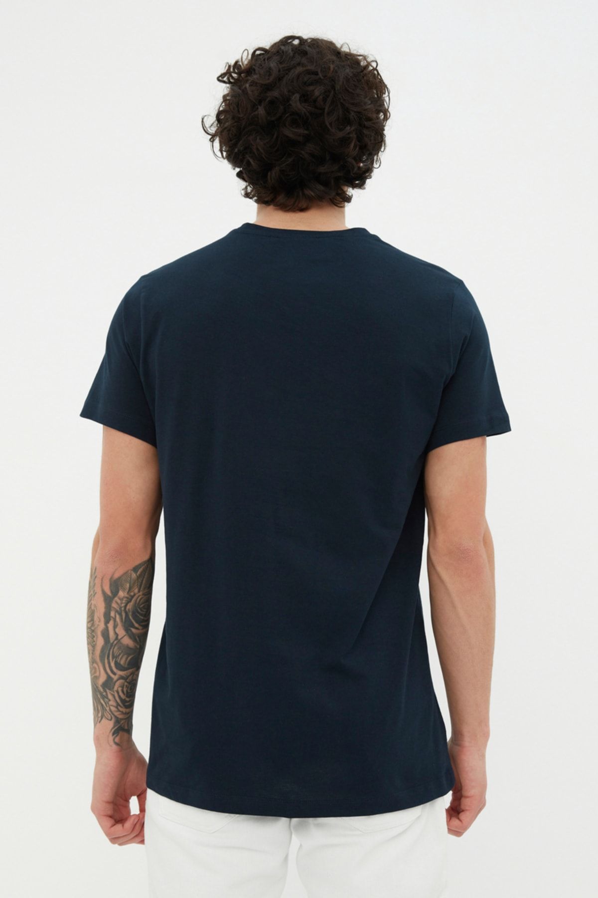 Trendyol Collection-Sötétkék normál/normál szabású logóval nyomtatott 100% pamut rövid ujjú póló TMNSS20TS0984 2