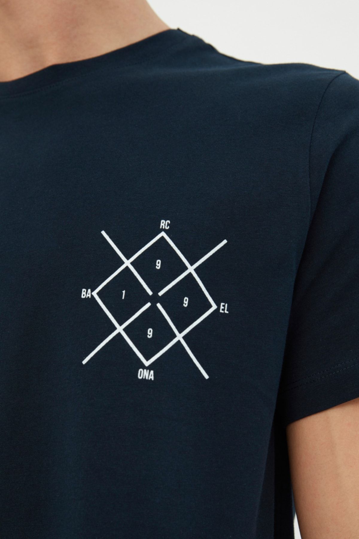 Trendyol Collection-Sötétkék normál/normál szabású logóval nyomtatott 100% pamut rövid ujjú póló TMNSS20TS0984 5