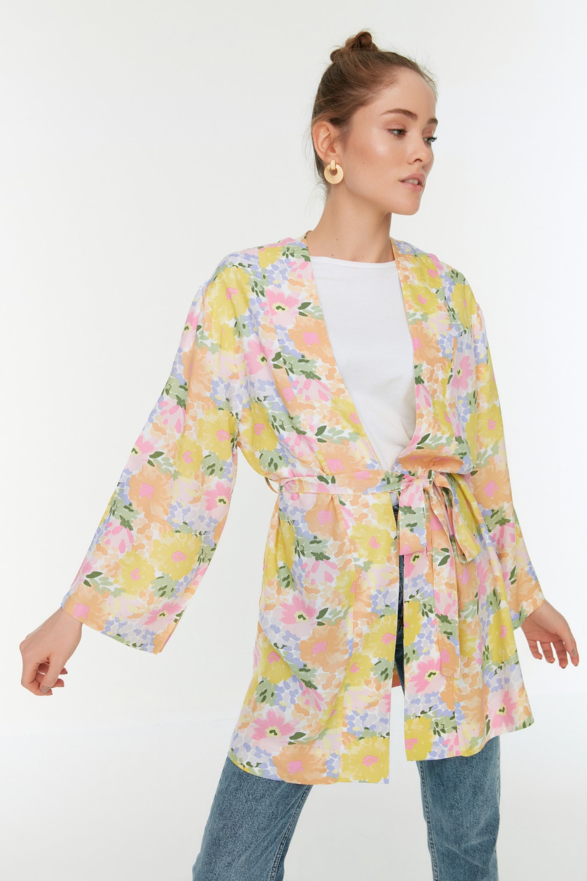 Trendyol Modest Çok Renkli Çiçek Desenli Bağlama Detaylı Cepli Kimono & Kaftan TCTSS21KK0004