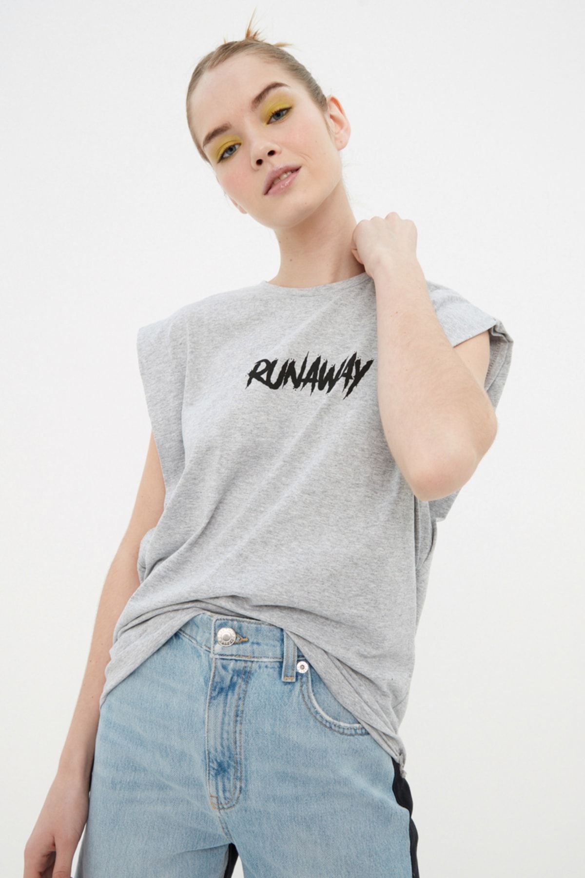 Trendyol Collection T-Shirt Grau Regular Fit Fast ausverkauft