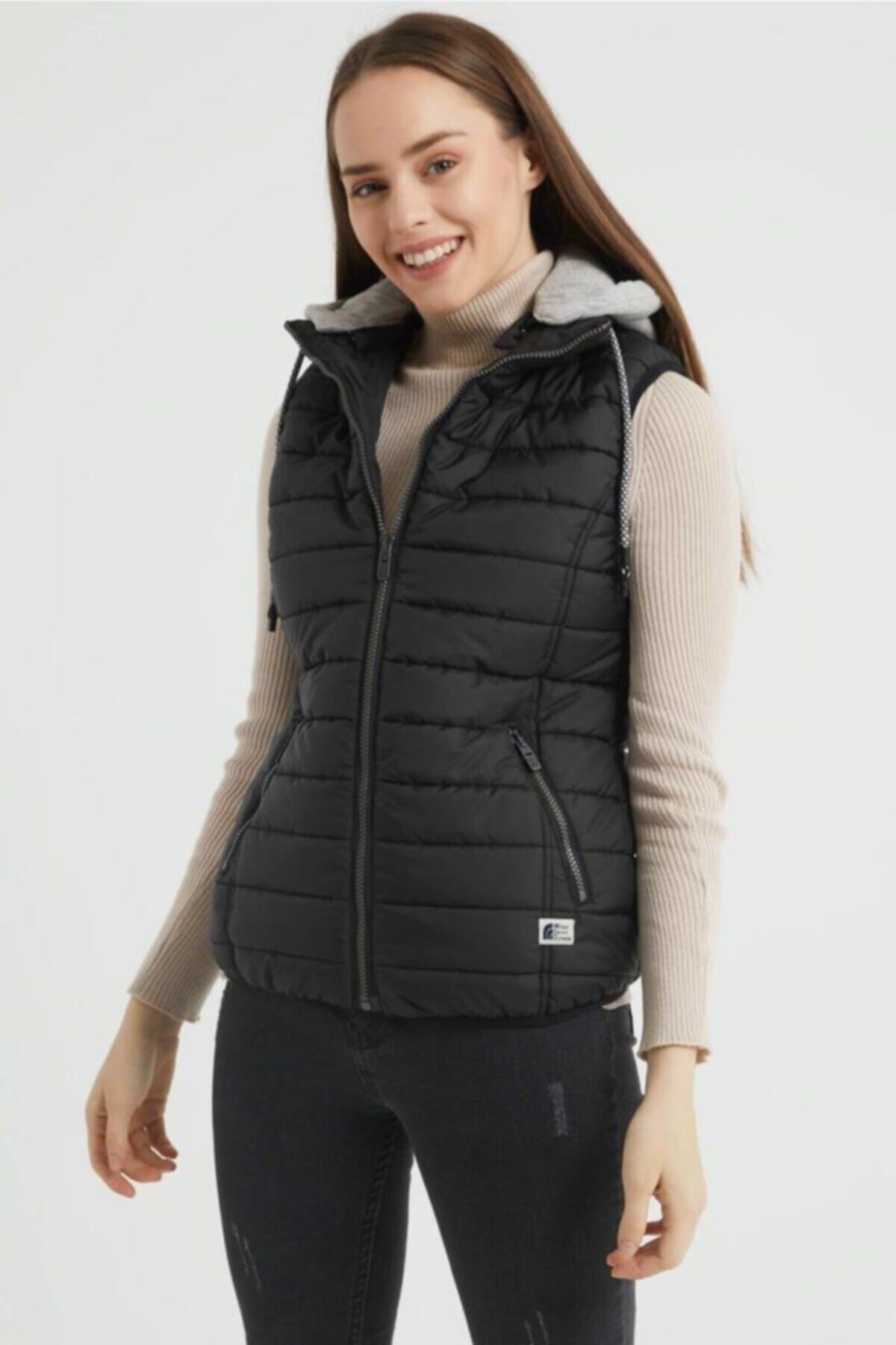 وایز جلیقه پفی زنانه کلاه دار نخی آستردار - مشکی