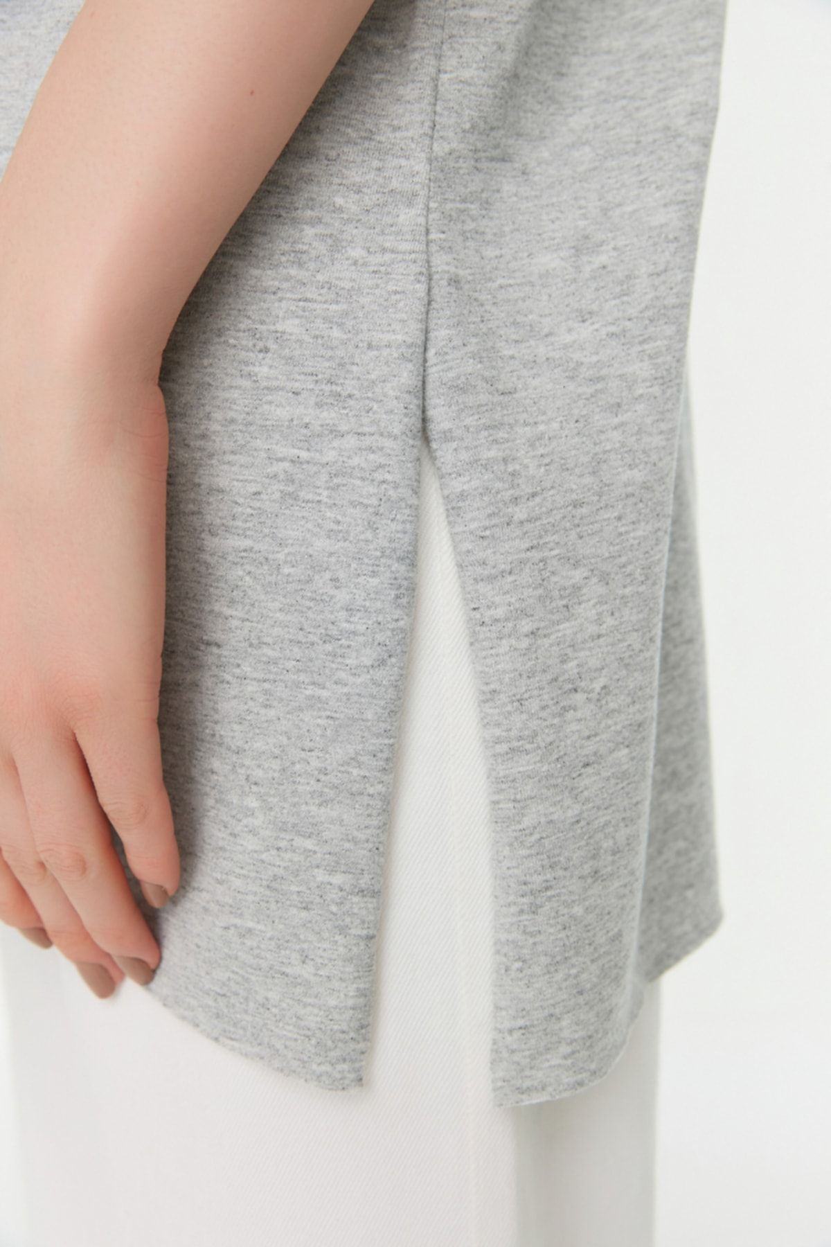 Trendyol Modest-Základní sada 2 základních triček s rozparkem Crew Neck – TCTSS21UK0009 4