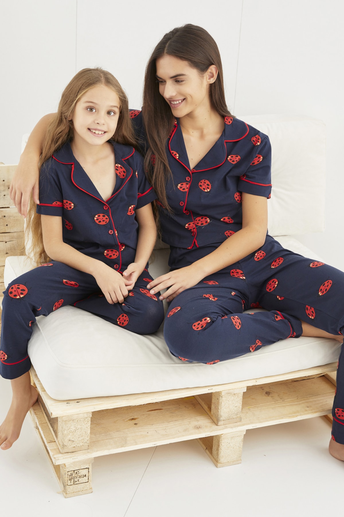 Siyah İnci Kısa Kollu Pamuklu Likralı Düğmeli Pijama Takım