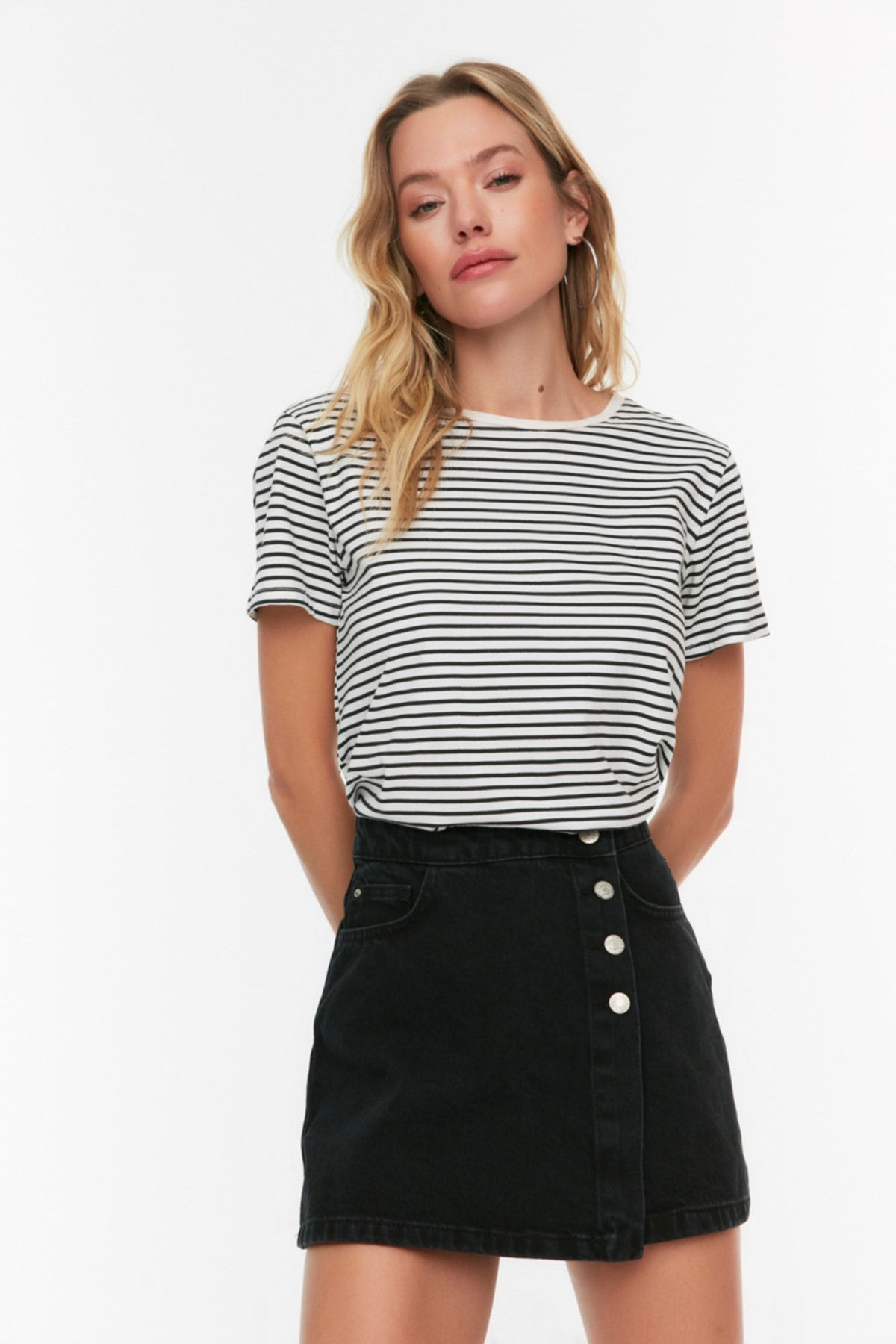 Trendyol Collection-Μαύρο κουμπί Λεπτομερής τζιν σορτς με διπλό στήθος ψηλόμεσο TWOSS22SR0448 3