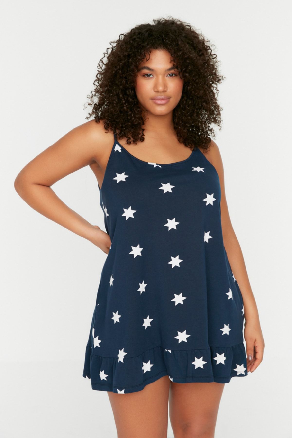 Trendyol Curve-Marineblaues Mini-Nachthemd mit Sternmuster und Trägern TBBSS22GC0049 3