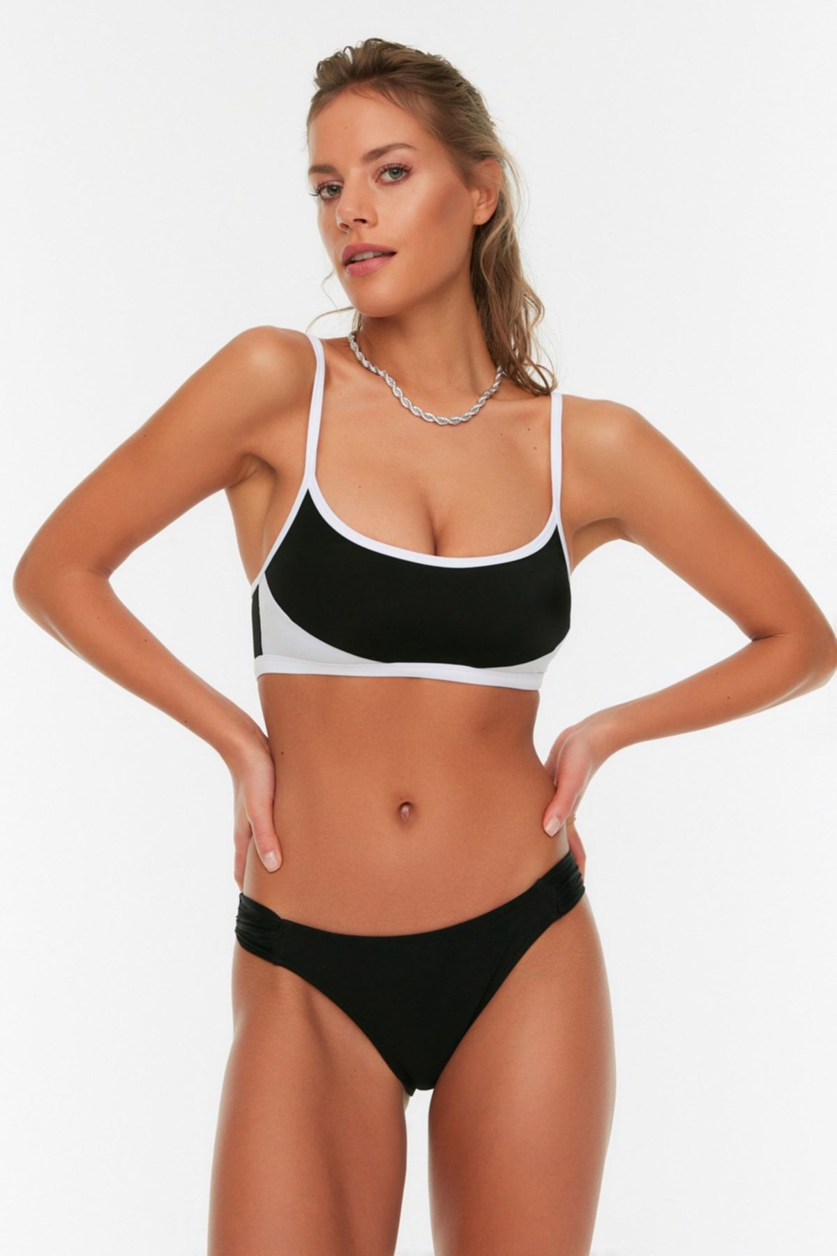 Trendyol Collection Bikini-Hose Schwarz Unifarben