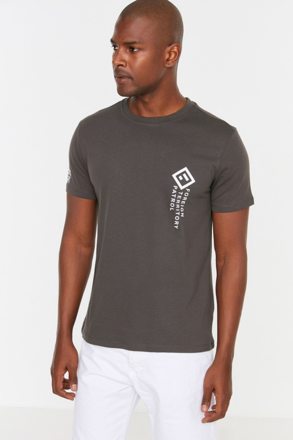 Trendyol Collection T-Shirt Grau Regular Fit Fast ausverkauft
