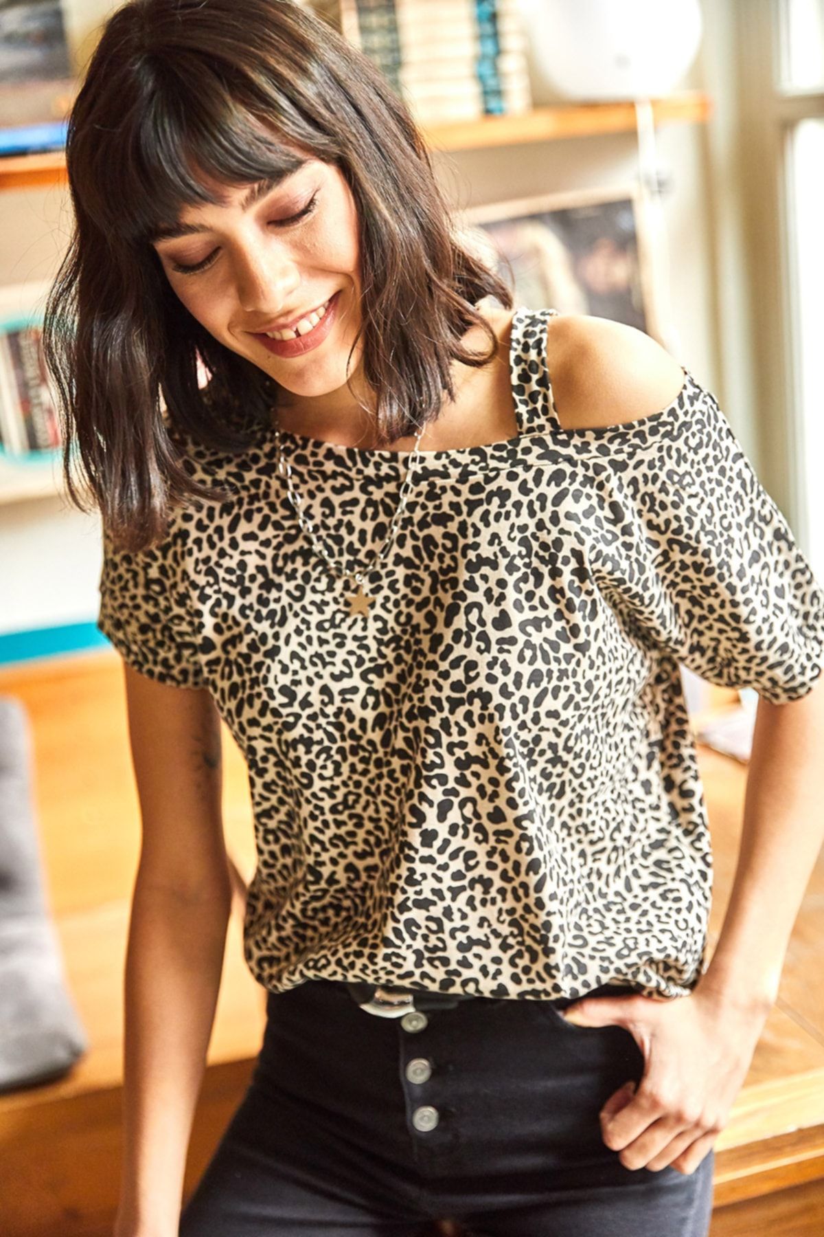 Leopard print one shoulder sale sweatshirt
