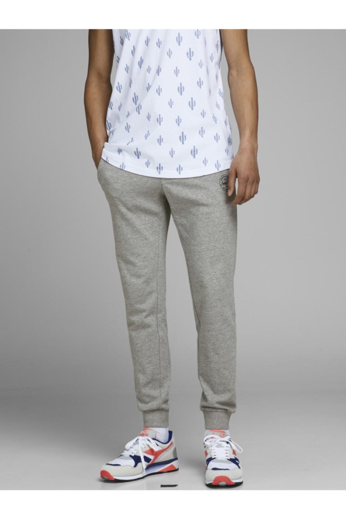 شلوار گرمکن ورزشی جک اند جونز مردانه پنبه ای خاکستری  راسته Regular/رگولار    میانه اسپرت | Jack & Jones ZLE12165322ZİLMOD TR - تصویر 2