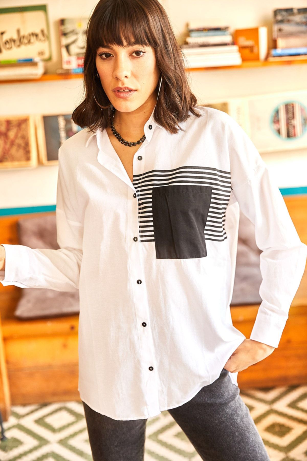 Olalook-Dámská bílá oversize tkaná košile s detailem do kapsy GML-19000978 3