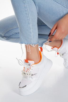 Beyaz Metal Ve Boncuk Detaylı Bağcıklı Günlük Kadın Sneaker Spor Ayakkabı vizyon-spor-1