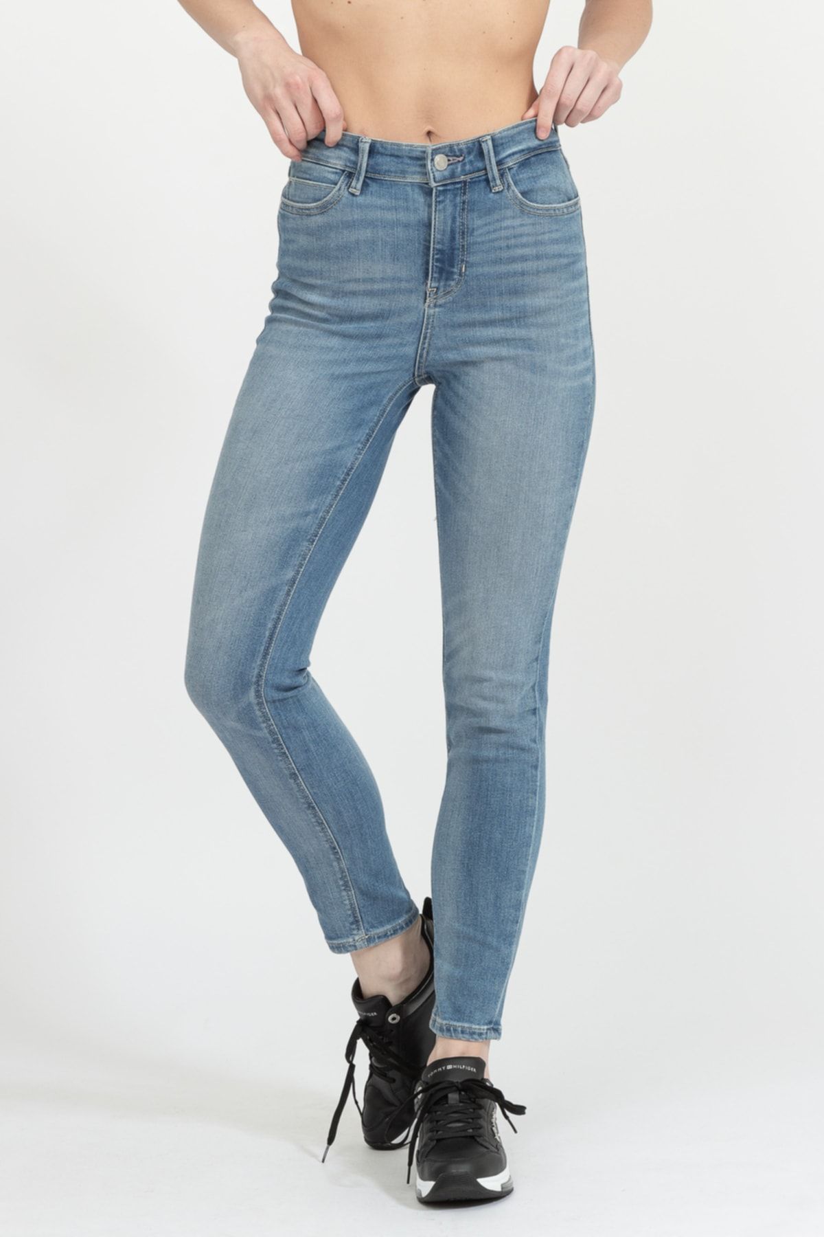 شلوار جین آبی روشن مدل جذب زنانه گس Guess (برند آمریکا)