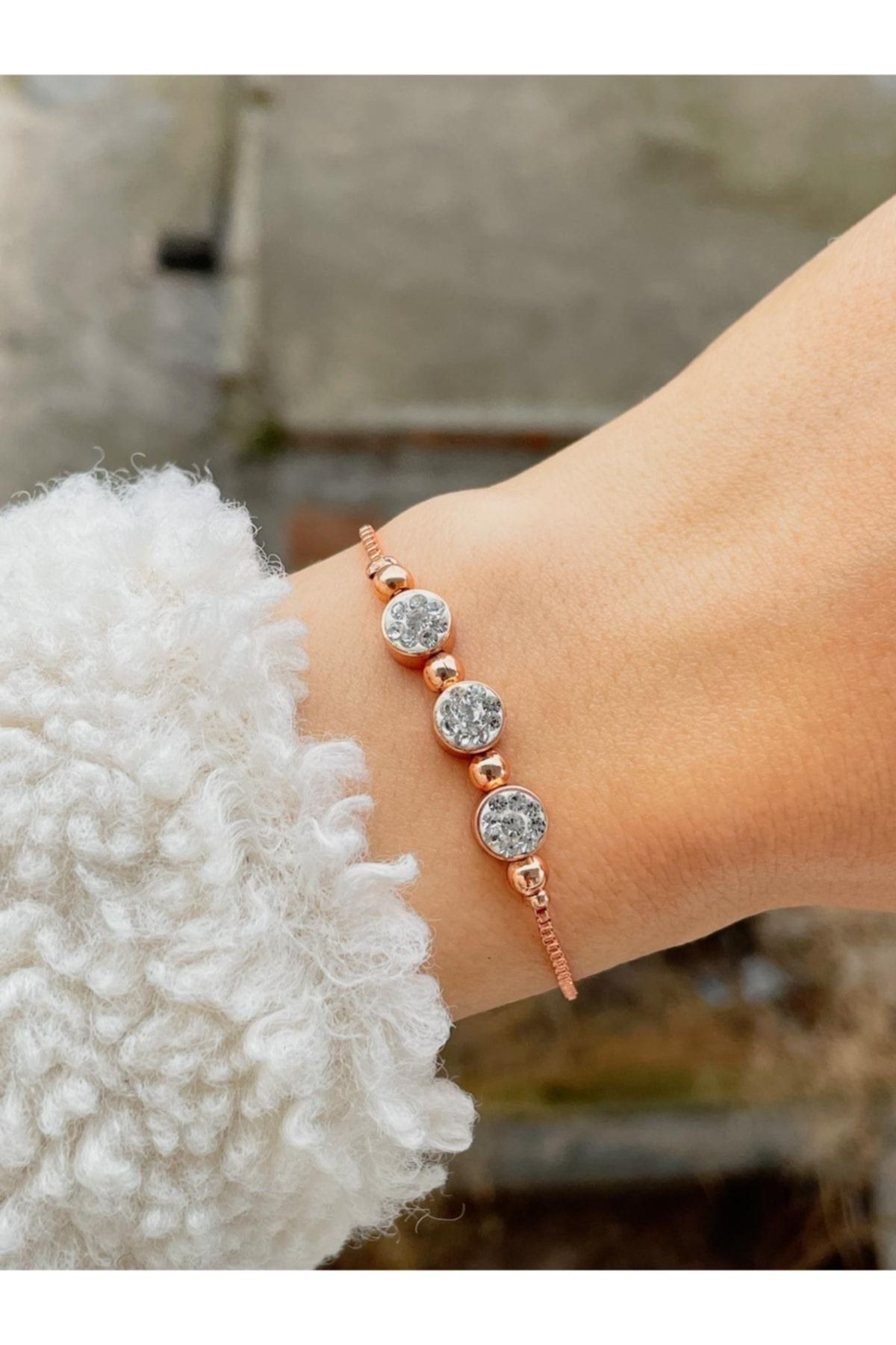 Three store gold bracelet