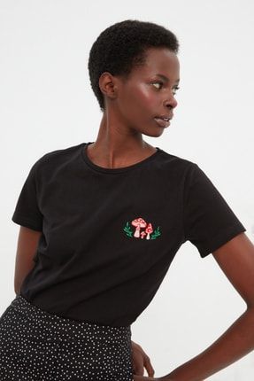 Siyah Nakışlı Basic Örme T-Shirt TWOSS22TS1988