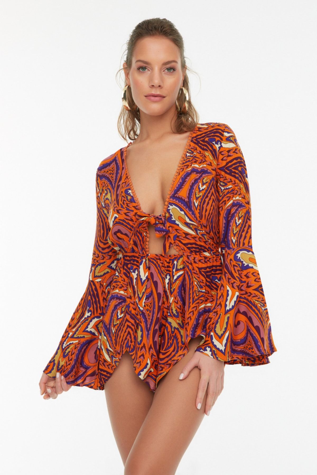Trendyol Collection-Set de plajă bluză și pantaloni scurți cu imprimeu abstract cu detaliu volant - TBESS22AU0113 2