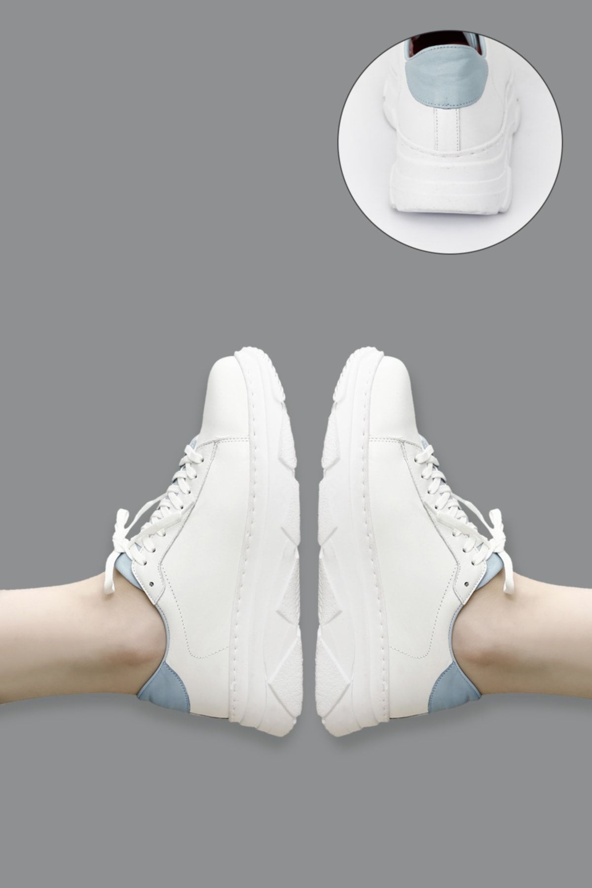 GÖNDERİ(R) Beyaza Mavi Gön Hakiki Deri Yuvarlak Burun Dolgu Taban Bağcıklı Kadın Sneaker 24166
