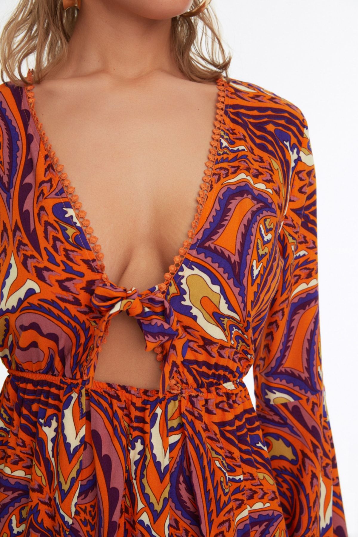 Trendyol Collection-Set de plajă bluză și pantaloni scurți cu imprimeu abstract cu detaliu volant - TBESS22AU0113 4