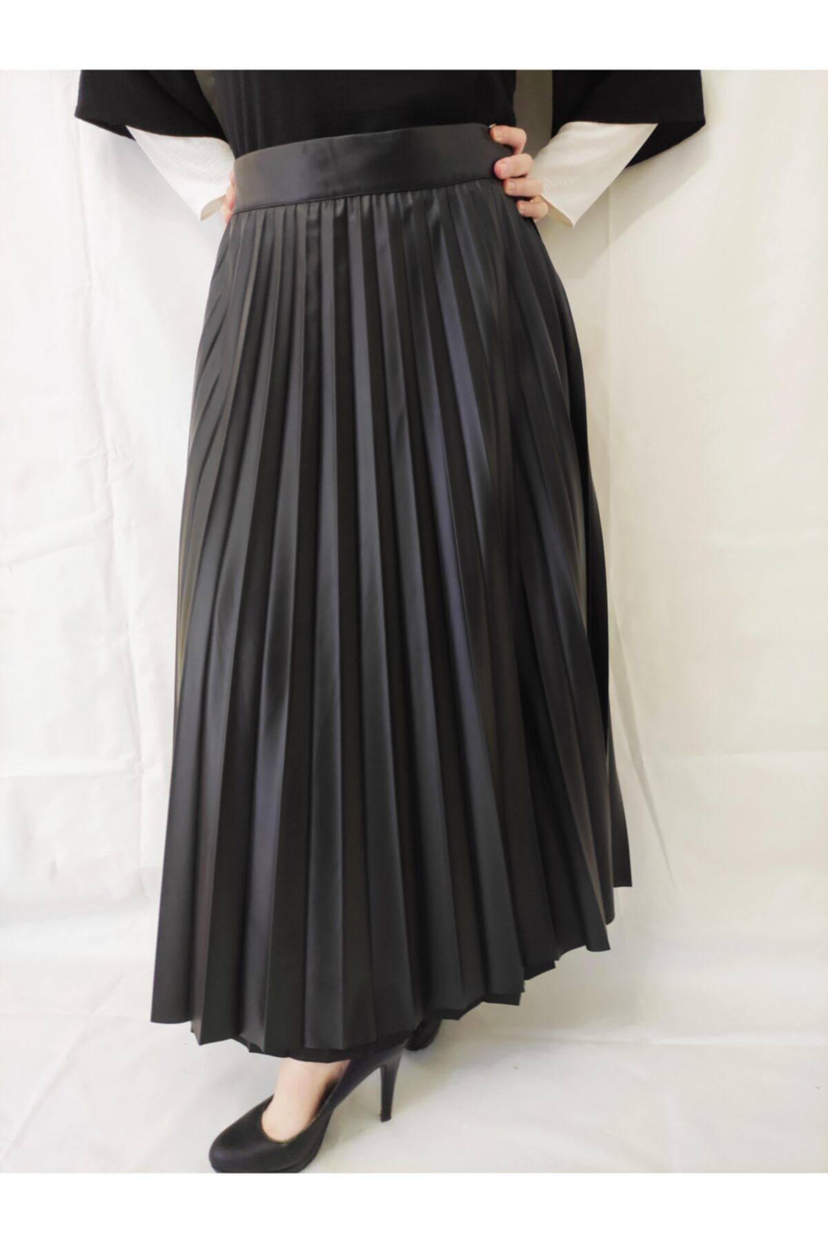 Https Www Trendyol Com Shine Line Altin Kaplamali Gumus Ipli Motifli Oval Kolye P 48284464 Https Cdn Dsmcdn Com Ty46 Product Media Images 20210104 22 45950090 85466369 1 1 Org Zoom Jpg Altin Kaplamali Gumus Ipli Motifli Oval Kolye Altin
