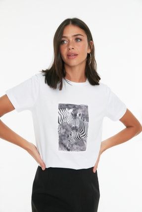 Beyaz Baskılı Dik Yaka Basic Örme T-Shirt TWOSS22TS1813