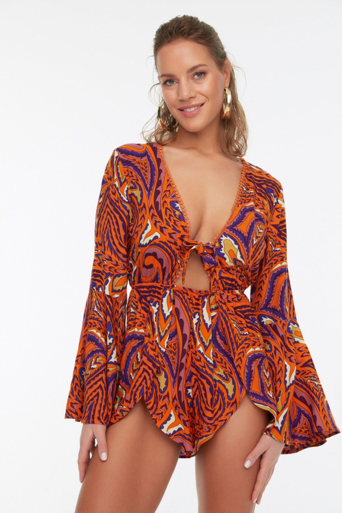 Trendyol Collection-Set de plajă bluză și pantaloni scurți cu imprimeu abstract cu detaliu volant - TBESS22AU0113 3