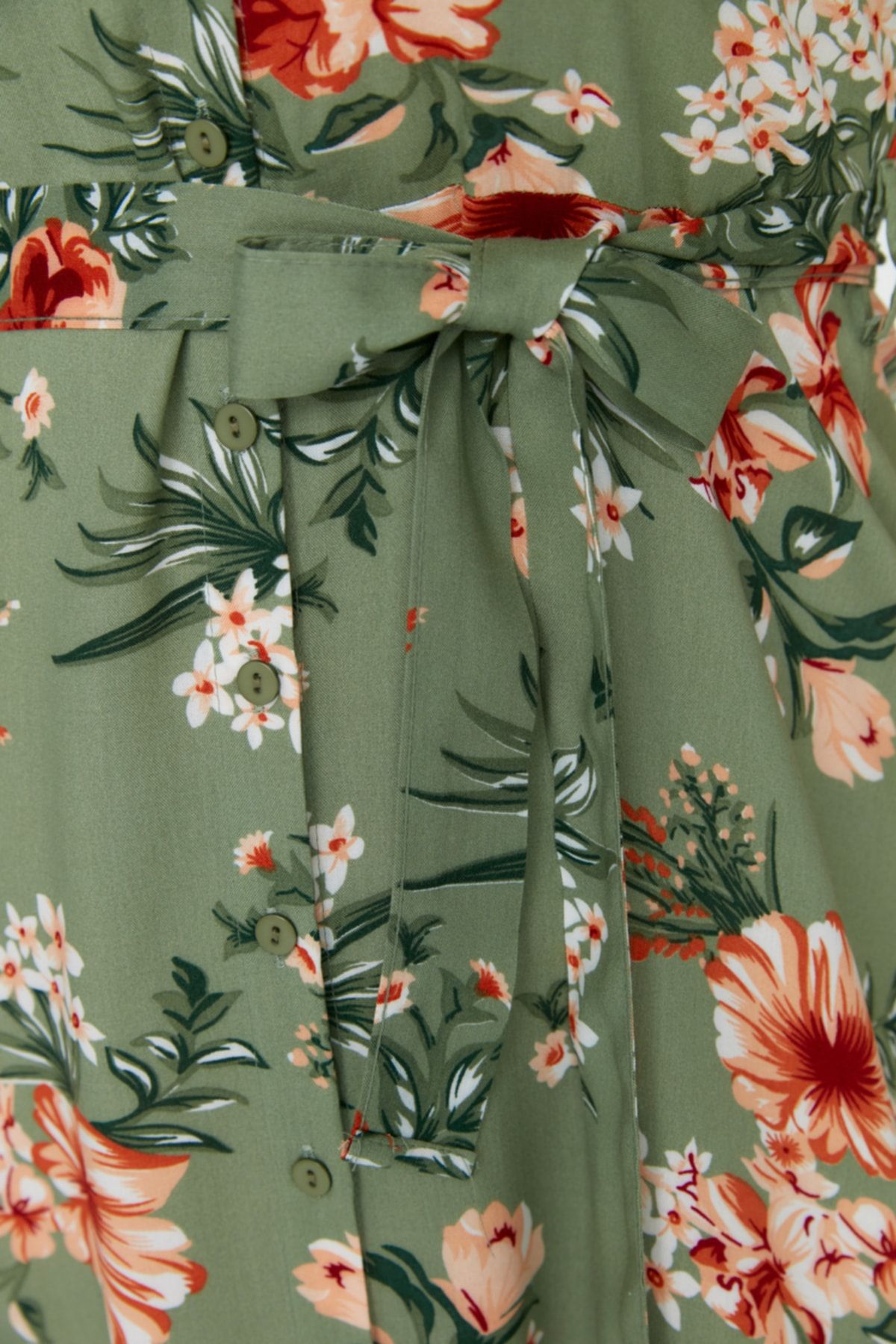 Trendyol Curve-Grünes Hemdblusenkleid mit gewebtem Blumenmuster und Schlitz TBBSS22EL1596 4