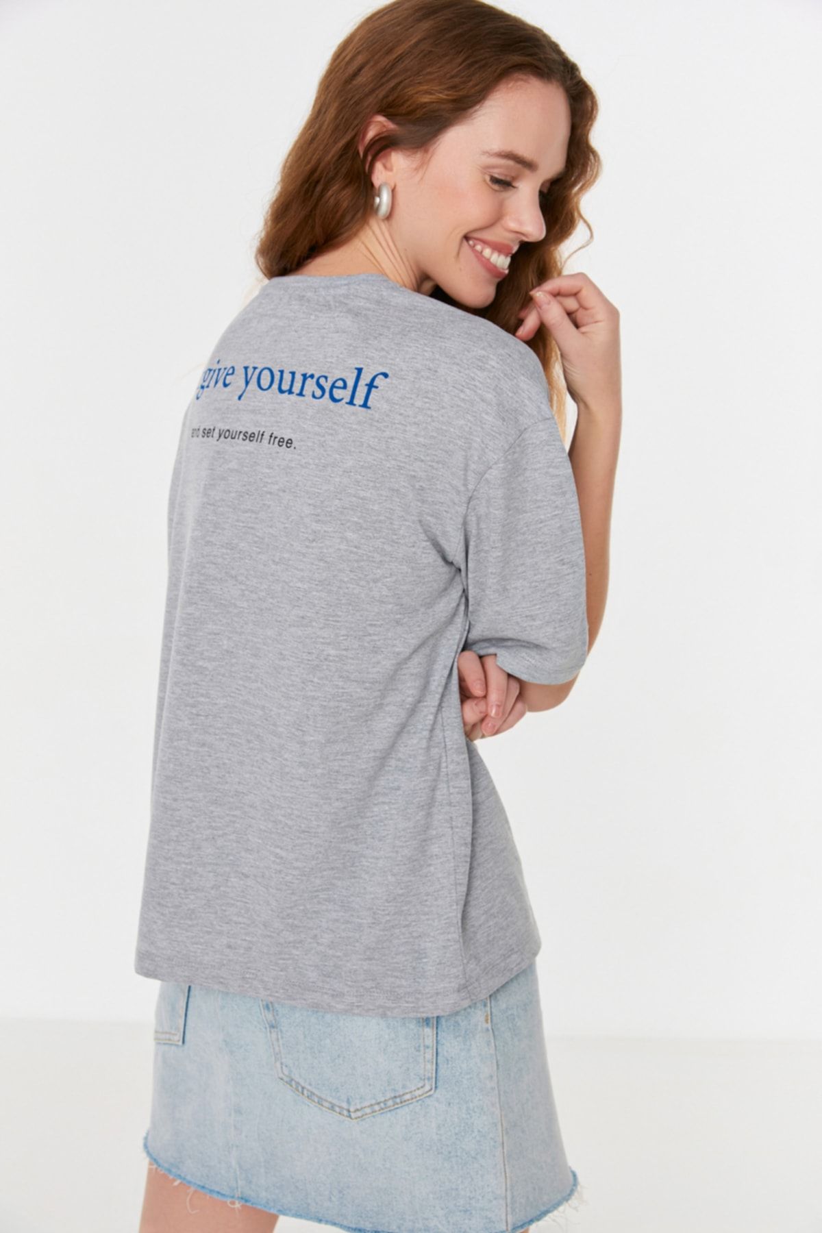 Trendyol Collection T-Shirt Grau Relaxed Fit Fast ausverkauft