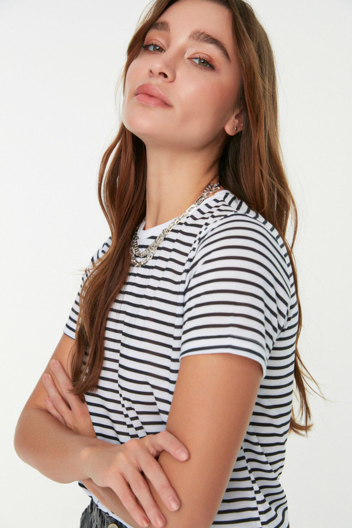 Trendyol Collection-Černé pruhované základní tričko s krátkým rukávem Regular Fit pletené tričko TWOSS21TS0904 4