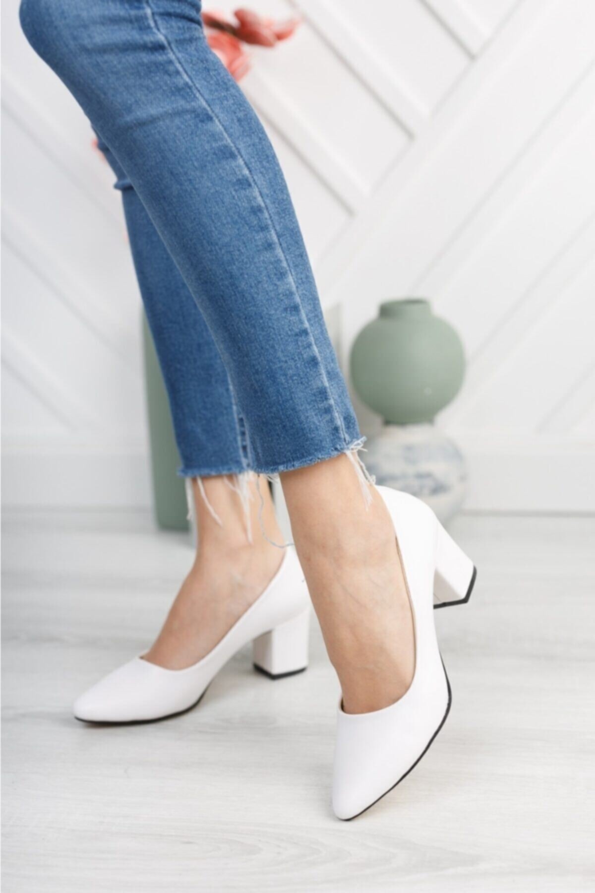 Nirvana ayakkabı Kadın Beyaz Cilt Kısa Kalın Topuklu Ayakkabı