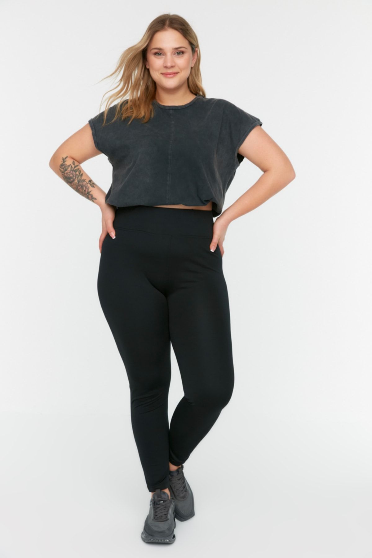 Trendyol Curve-Schwarze Leggings mit hoher Taille aus gestricktem Scuba-Stoff in Übergröße TBBSS22TA0026 5
