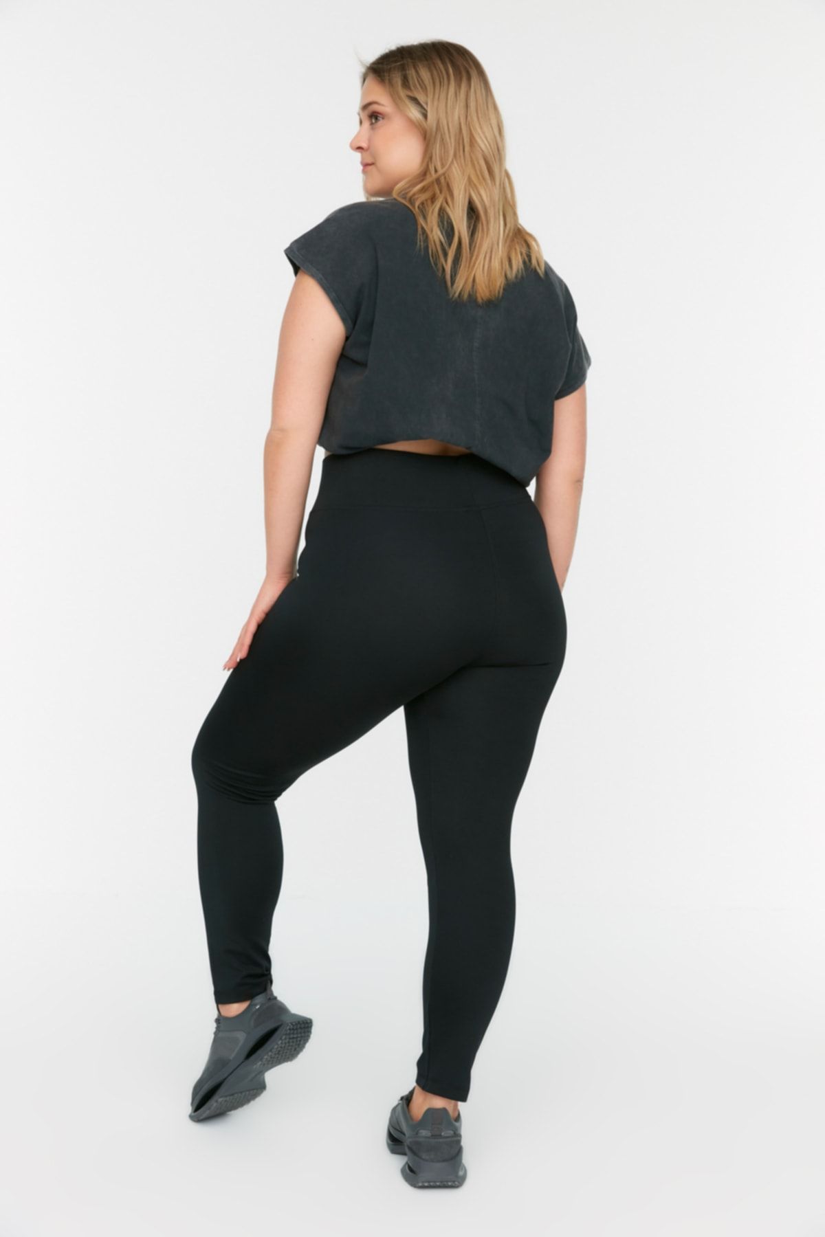 Trendyol Curve-Schwarze Leggings mit hoher Taille aus gestricktem Scuba-Stoff in Übergröße TBBSS22TA0026 6