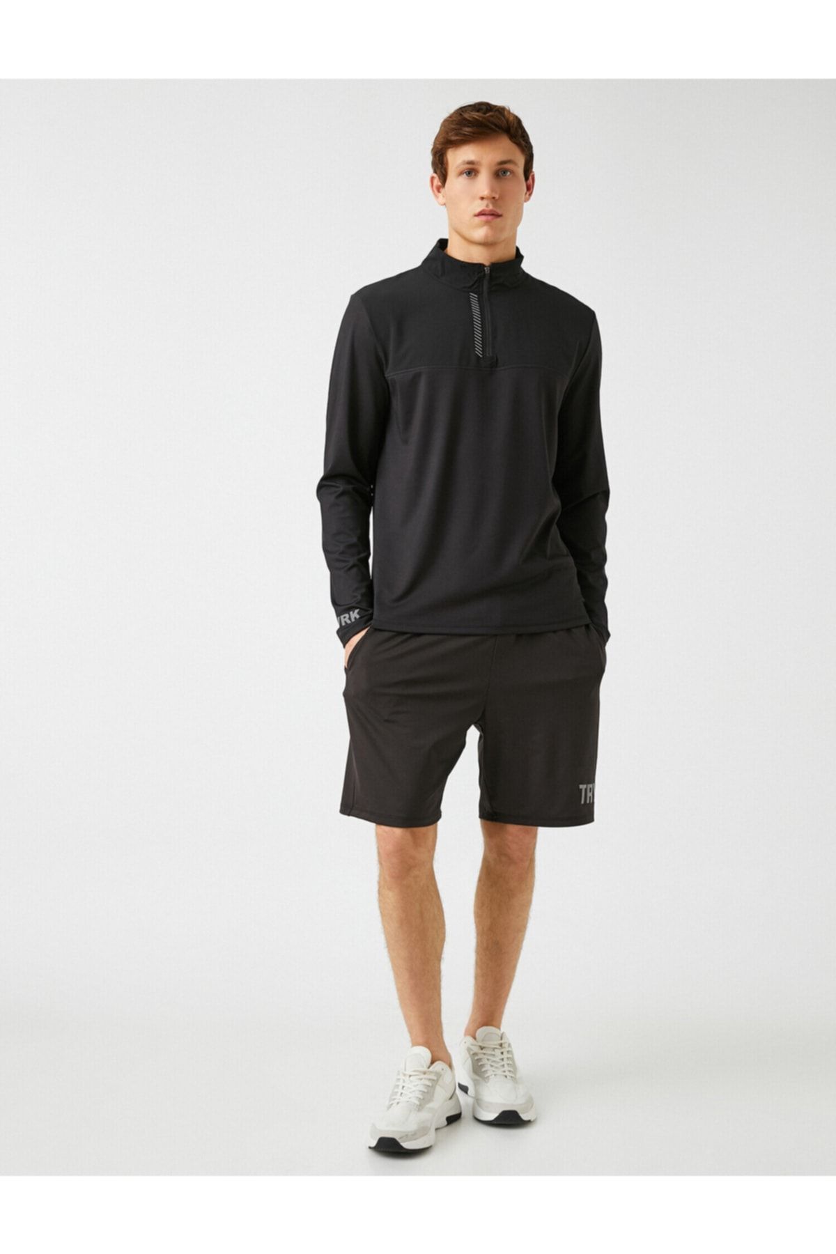 Koton Shorts Schwarz Mittlerer Bund Fast ausverkauft