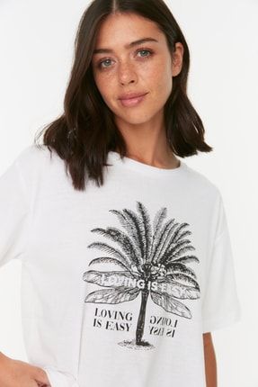 Beyaz Recycle Baskılı Boyfriend Örme T-Shirt TWOSS22TS1701