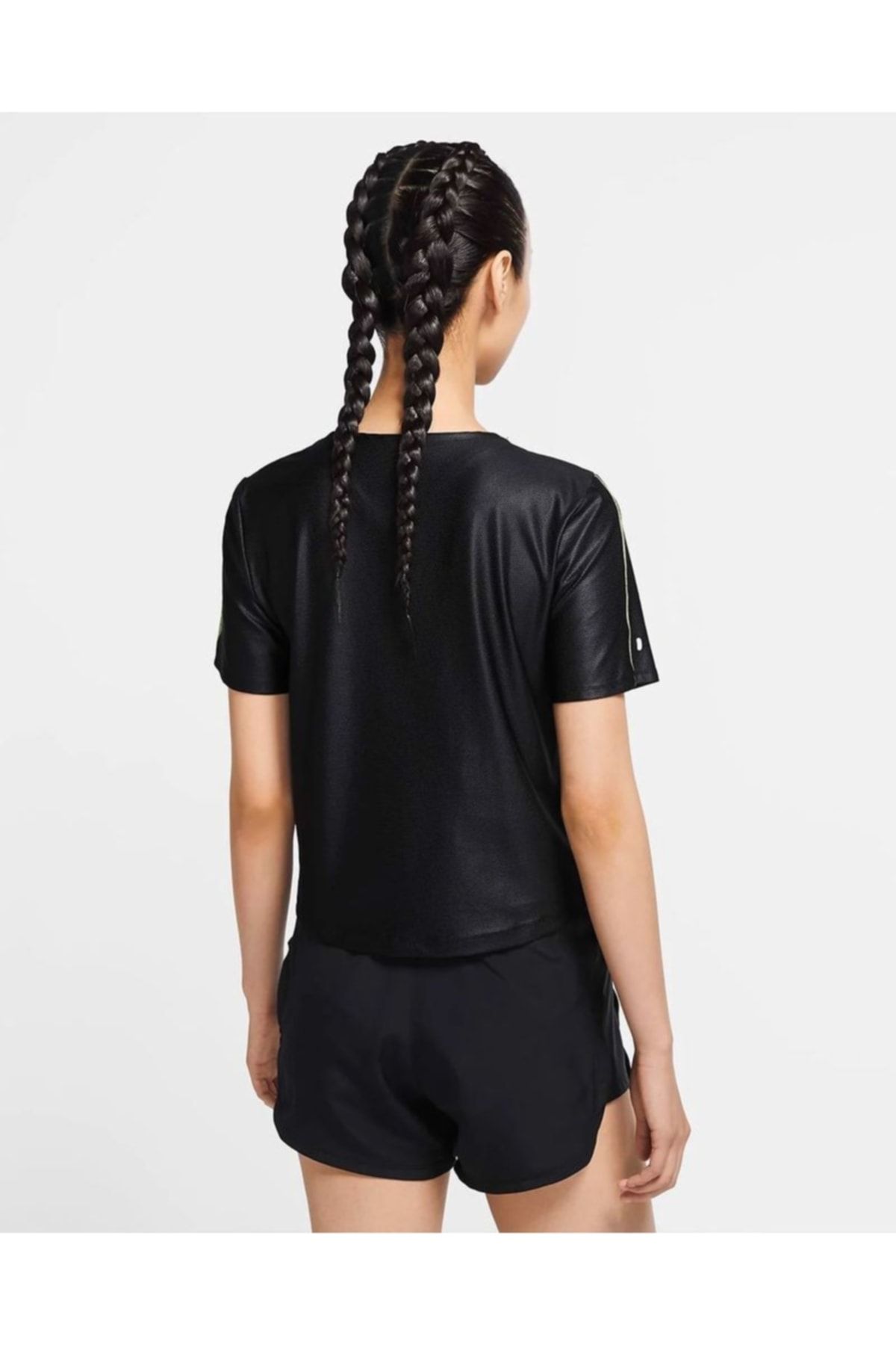 Nike Air Women s Graphic Running T shirt Top Dj0909 010 Trendyol