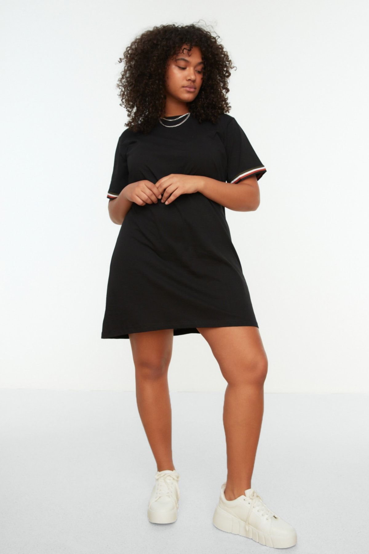 Trendyol Curve Schwarzes gestricktes T-Shirt-Kleid mit Rundhalsausschnitt -  Trendyol | Sommerkleider